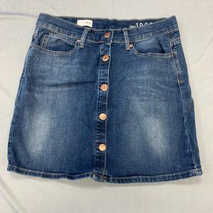 Gap jean skirt with buttons size 28/6